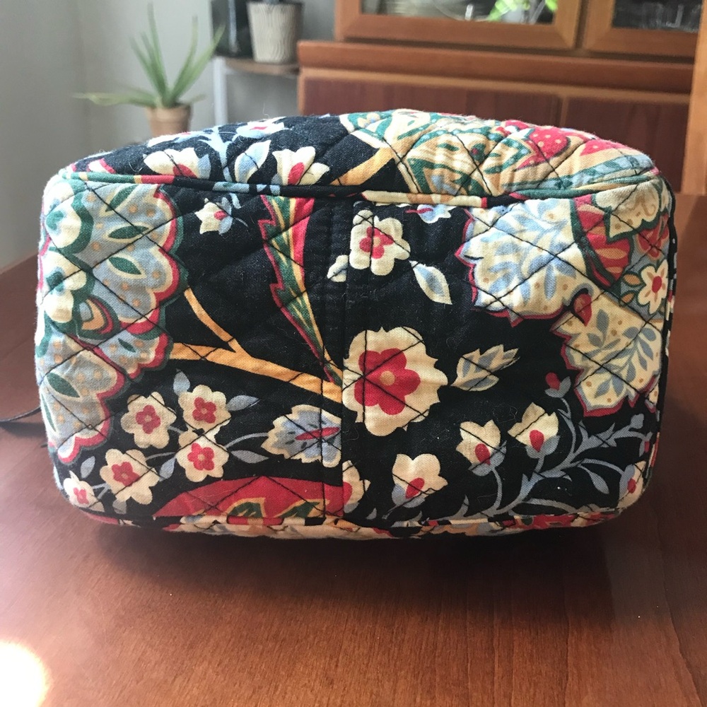 VERA BRADLEY Let’s Do Lunch Bag in Versailles Pattern - Picture 9 of 16